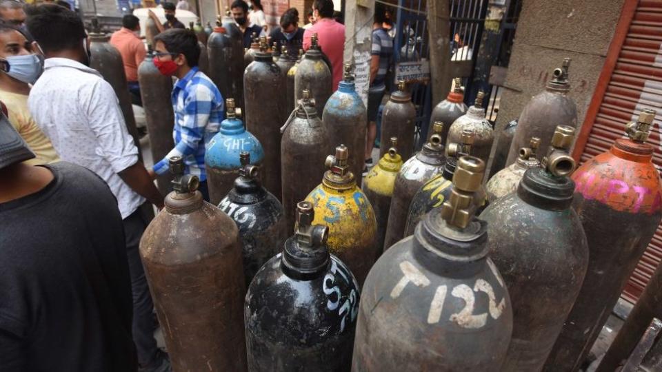 Tanques de oxígeno en India.