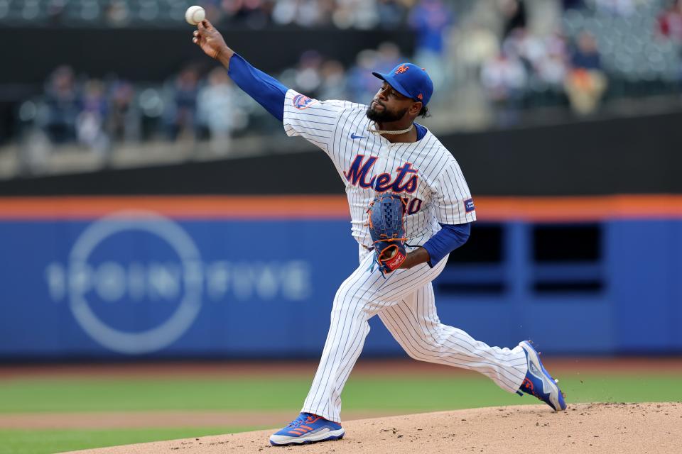 New York Mets starting pitcher Luis Severino (40) pitches against the Pittsburgh Pirates during the first inning on April 17, 2024, at Citi Field.