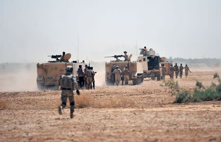 Iraq's Shi'ite paramilitaries and members of Iraqi security forces gather at North of Fallujah in province of Anbar, July 6, 2015. REUTERS/Stringer