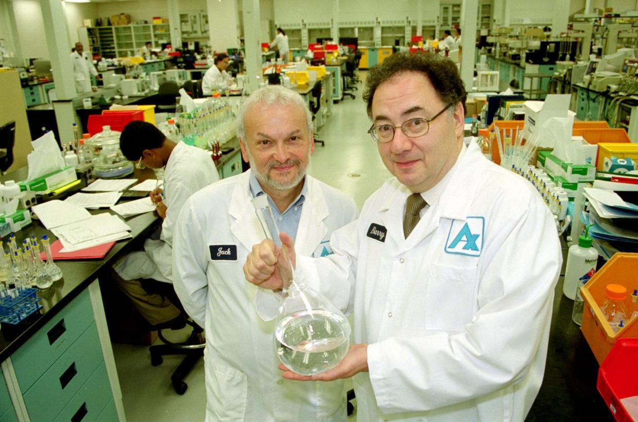 jack kay and barry sherman in laboratory at apotex inc