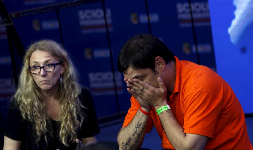 Supporters of Argentina's ruling party presidential candidate Scioli react at the campaign headquarters in Buenos Aires