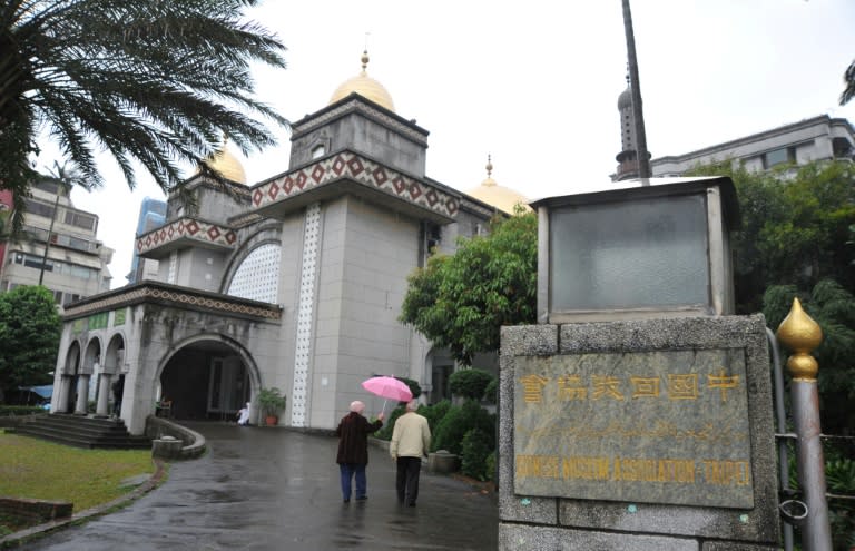 From halal fried chicken to hot springs hotels with prayer facilities, Taiwan is adapting its traditional tourist draws to woo Muslim visitors as Chinese arrivals dwindle