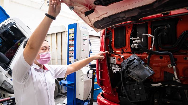 ISUZU台北合眾汽車指出，車子冷氣不冷可能是元件有損壞以外，最容易碰到的就是冷媒部分外洩，導致冷媒量不足，或是散熱器有阻塞，降溫效果就會大打折扣。