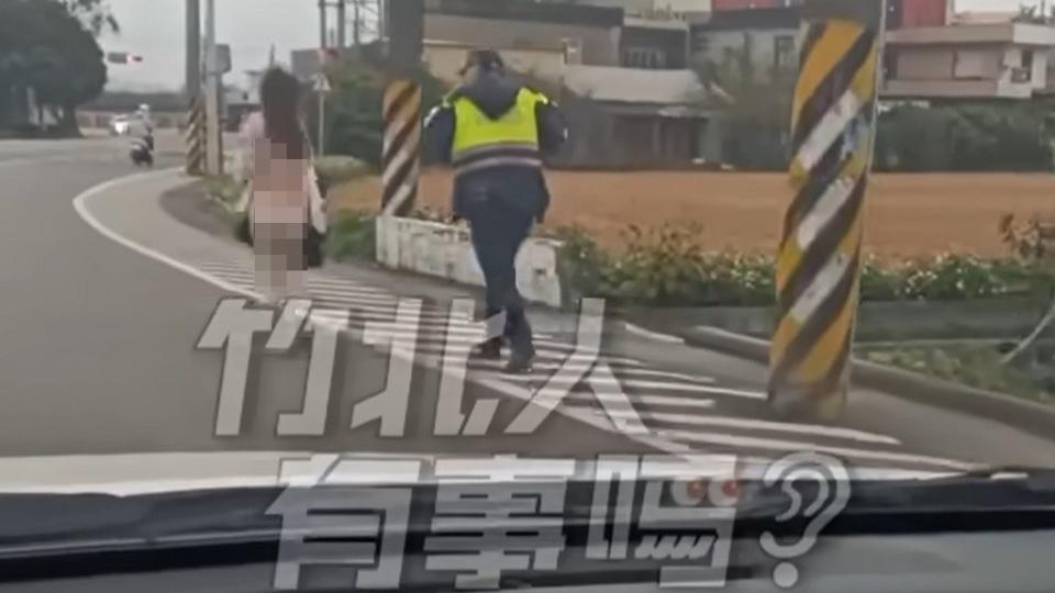 有民眾表示今日在新竹街頭看到一名年輕嫩妹裸奔。（圖／翻攝自臉書社團竹北人有事嗎）