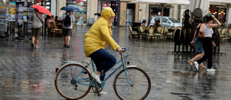 La pluie et les orages menacent 9 départements français, placés en vigilance orange.  - Credit:PASCAL BONNIERE / MAXPPP / PHOTOPQR/VOIX DU NORD/MAXPPP