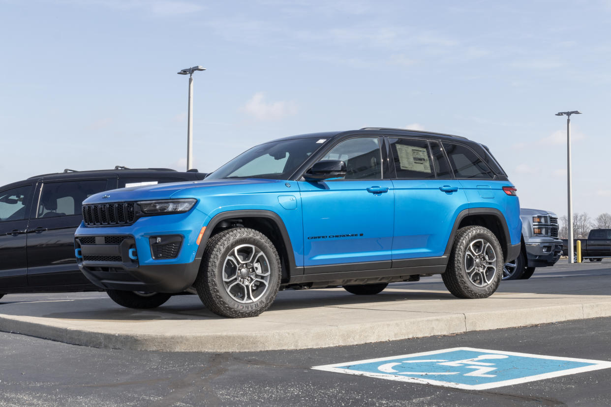 Jeep Grand Cherokee 4xe Plug-in hybrid display shown on February 2023.