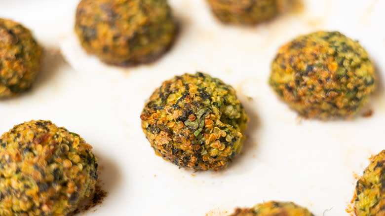 baked herby quinoa spinach balls 