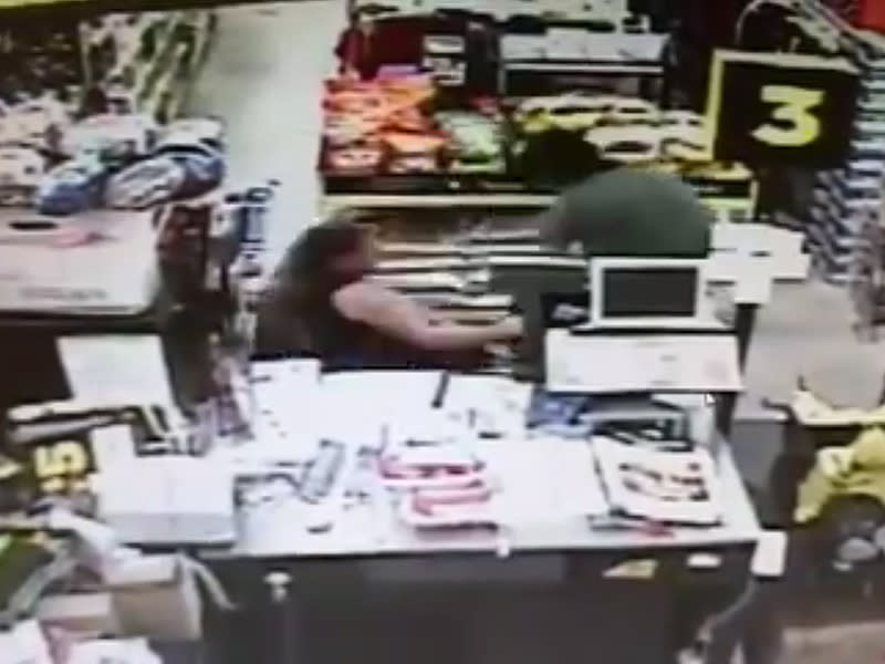 Terrifying Video Shows Florida Man Trying to Drag Teen Girl Out of Grocery Store in Failed Kidnapping Attempt| Crime & Courts, Kidnapping, True Crime, True Crime