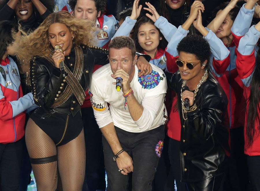 Beyonce Channeled Michael Jackson With Her Epic Super Bowl Halftime Outfit