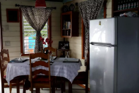 <p>And the cozy dining room. <br> (Airbnb) </p>