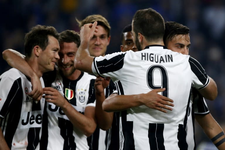 Juventus' Gonzalo Higuain (2nd R) celebrates with teammates after scoring a goal during their Italian Serie A match against Chievo, at the Juventus Stadium in Turin, on April 8, 2017