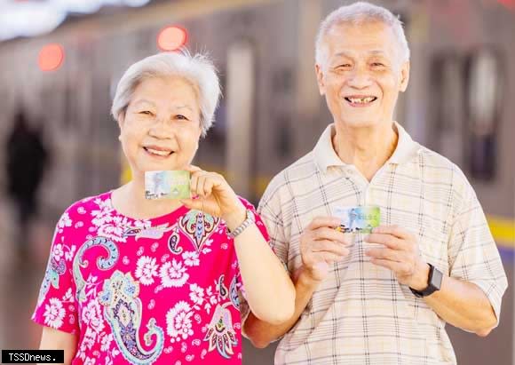 屏東縣府祭出持敬老卡刷卡達二十次兌換價值一百元餐食券活動。