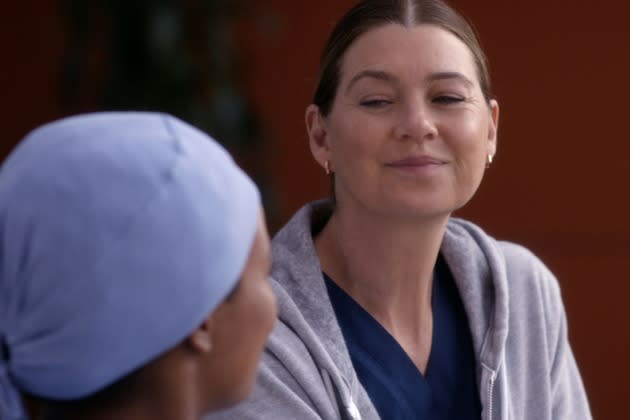 Ellen Pompeo's 'Grey's Anatomy' Sendoff Episode Leaves the Door Open for  Her Return - Yahoo Sports