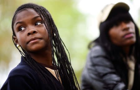 Lakesha Johnson (R), a homeless health care aide, and her 11-year-old daughter, Aja, in Philadelphia, Pennsylvania, U.S. April 26, 2017. REUTERS/Mark Makela