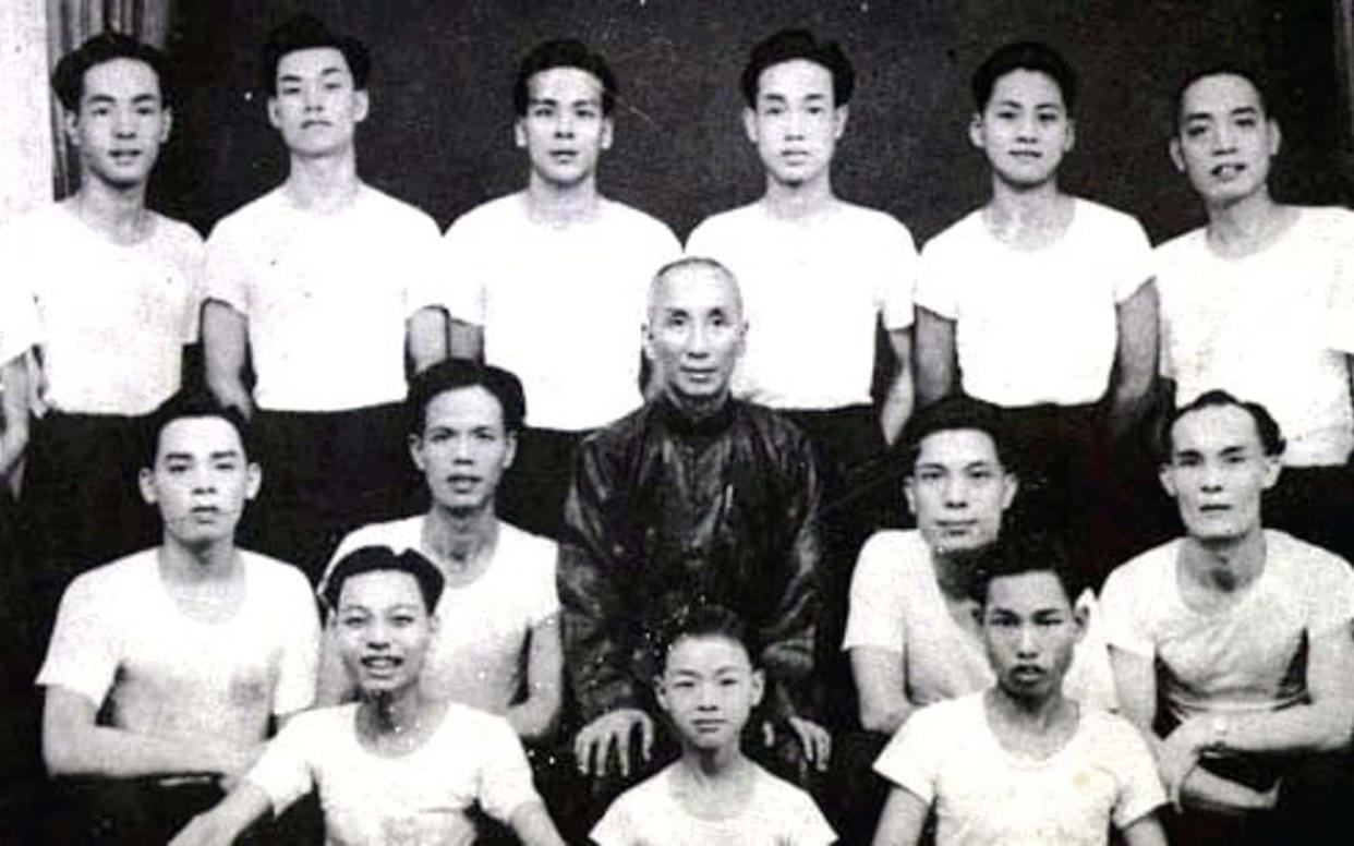 Ip Man (c) with some of his students in post-war Hong Kong - Alamy