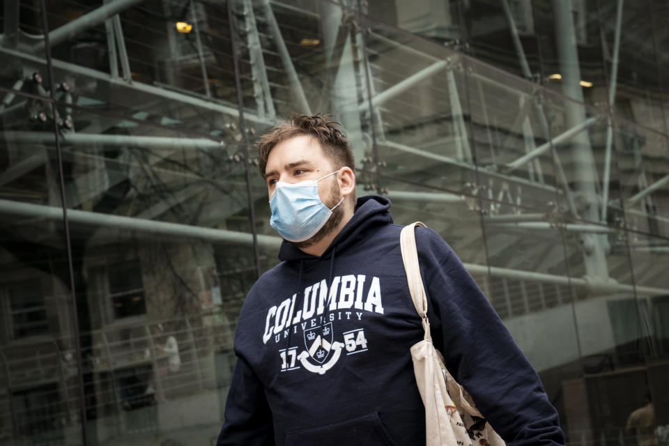 Students walking the quad wear protective face masks as classroom mask mandates remain in place at Columbia University, Thursday, April 21, 2022, in the Manhattan borough of New York. (AP Photo/John Minchillo)