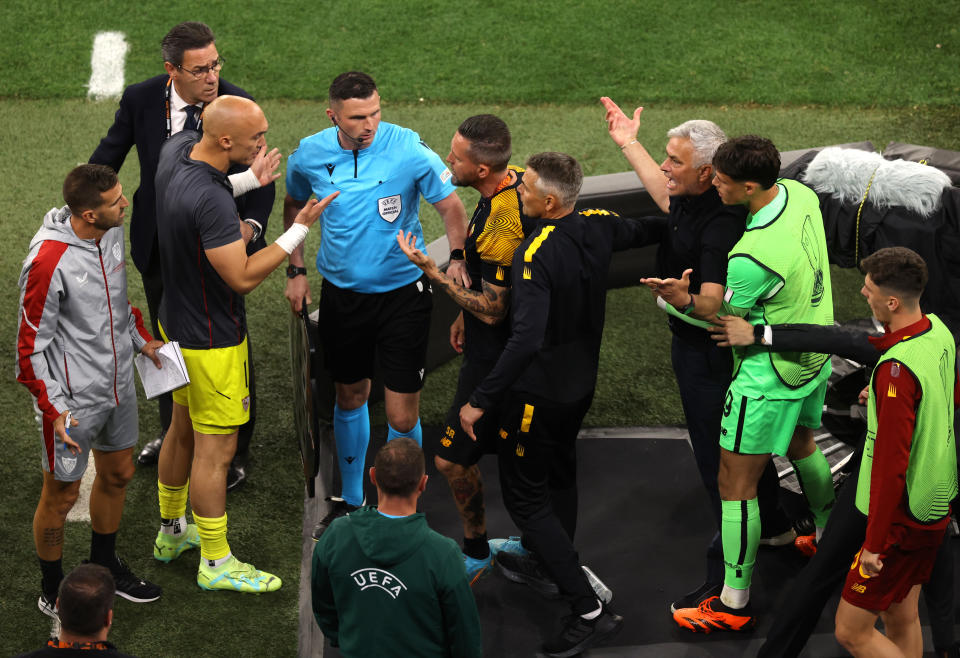 UEFA acusa a Mourinho de abuso verbal contra el árbitro tras perder la final de la Europa League (Foto por: Alex Pantling/Getty Images)