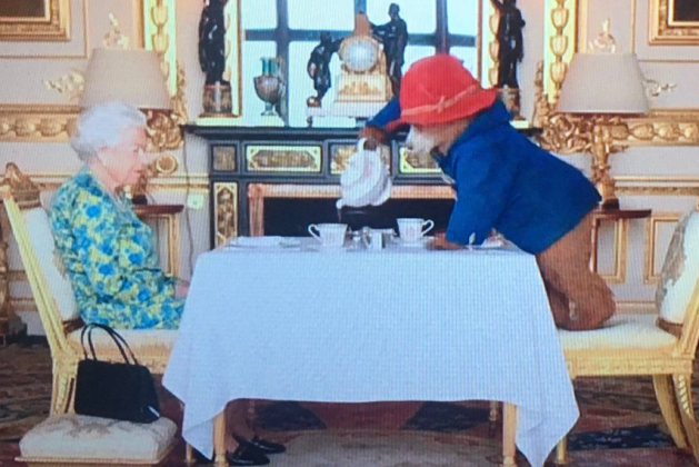 Paddington Bear pays tribute to Queen Elizabeth months after Platinum  Jubilee sketch together