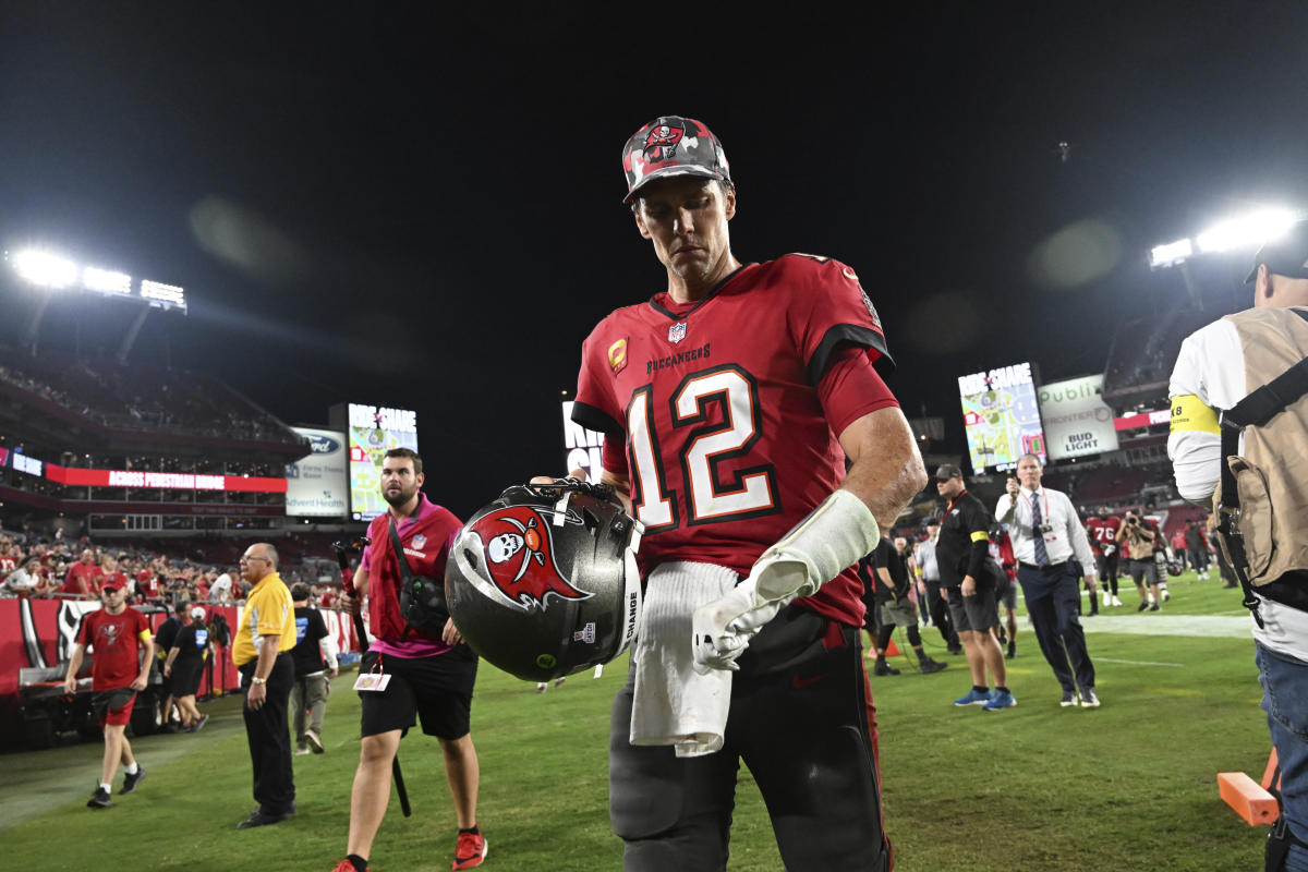 Lamar Jackson outduels Tom Brady, Ravens hand Bucs third straight loss