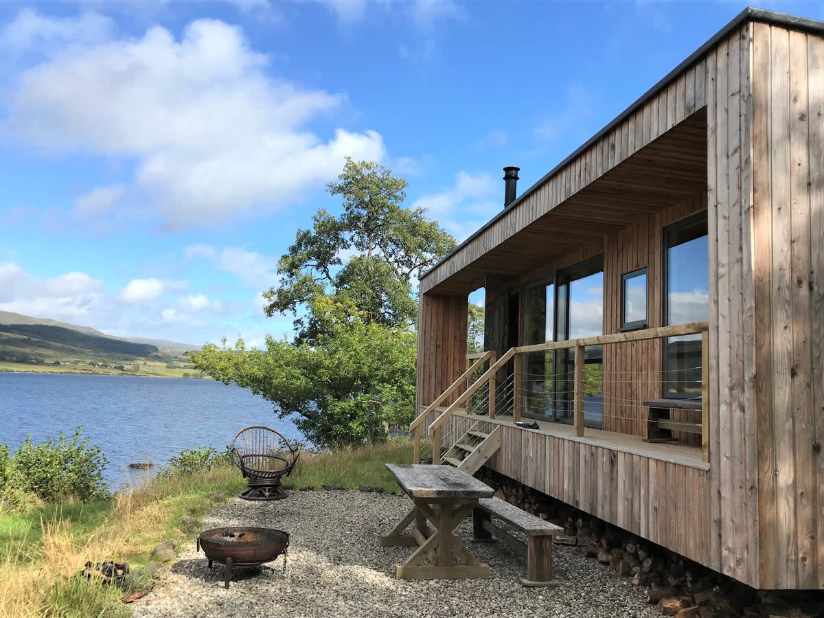 The ‘Rowan’ cabin at Loch Venachar (Loch Venachar Cabins)