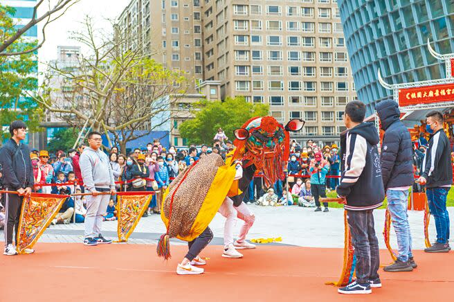 桃園大廟景福宮25日舉行「開漳聖王文化季」，邀請台灣各地最精彩的陣頭到桃園演出。（蔡依珍攝）