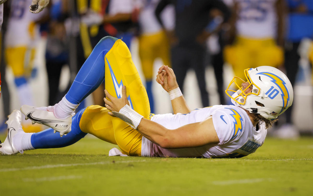 Justin Herbert injury update: Chargers QB not out of the woods yet for Week  3 - DraftKings Network