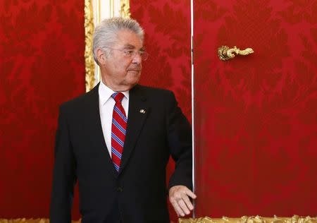 Austrian President Heinz Fischer arrives to address the media in Vienna, Austria, May 24, 2016. REUTERS/Leonhard Foeger