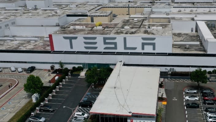 A 2020 aerial view of the Tesla factory in Fremont, California, where the state’s Department of Fair Employment and Housing has uncovered a persistent pattern of racist behavior. (Photo: Justin Sullivan/Getty Images)