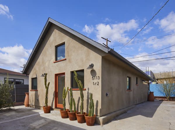 Sundius and Ichiki sided the home with sand-colored stucco that ties to the other stucco-clad homes in the neighborhood.