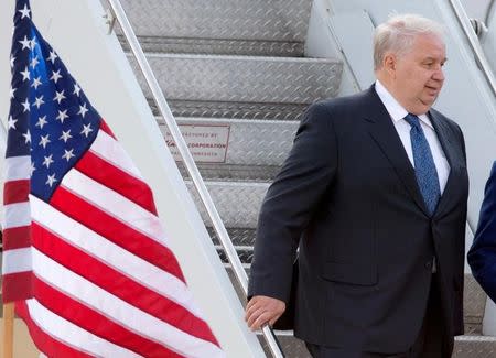 FILE PHOTO: Sergey Kislyak, Russia's ambassador to the United States, arrives at Dulles International Airport in Chantilly, Virginia, U.S., May 18, 2012. REUTERS/Joshua Roberts/Files