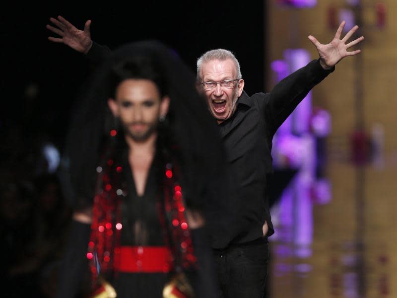 Wie ein Vampir: Jean Paul Gaultier folgt Conchita Wurst. Foto: Ian Langsdon