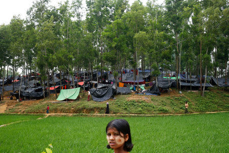 Rohingya refugees build new shelter near the Kutupalang Makeshift Refugee in Cox’s Bazar, Bangladesh, September 4, 2017. REUTERS/Mohammad Ponir Hossain