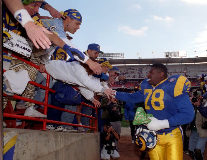 SP.JACKIE SLATER.AG.12/24/94......JACKIE SLATER SAYS GOODBUYE TO HIS FANS AT THE LAST HOME GAME ON CHRISTMAS EVE '94.