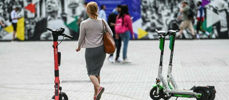 Les 15 000 trottinettes parisiennes vont ainsi être équipées d'une plaque d'immatriculation sur le pare-boue arrière.  - Credit:Jean-Luc Flémal / MAXPPP / BELPRESS/MAXPPP