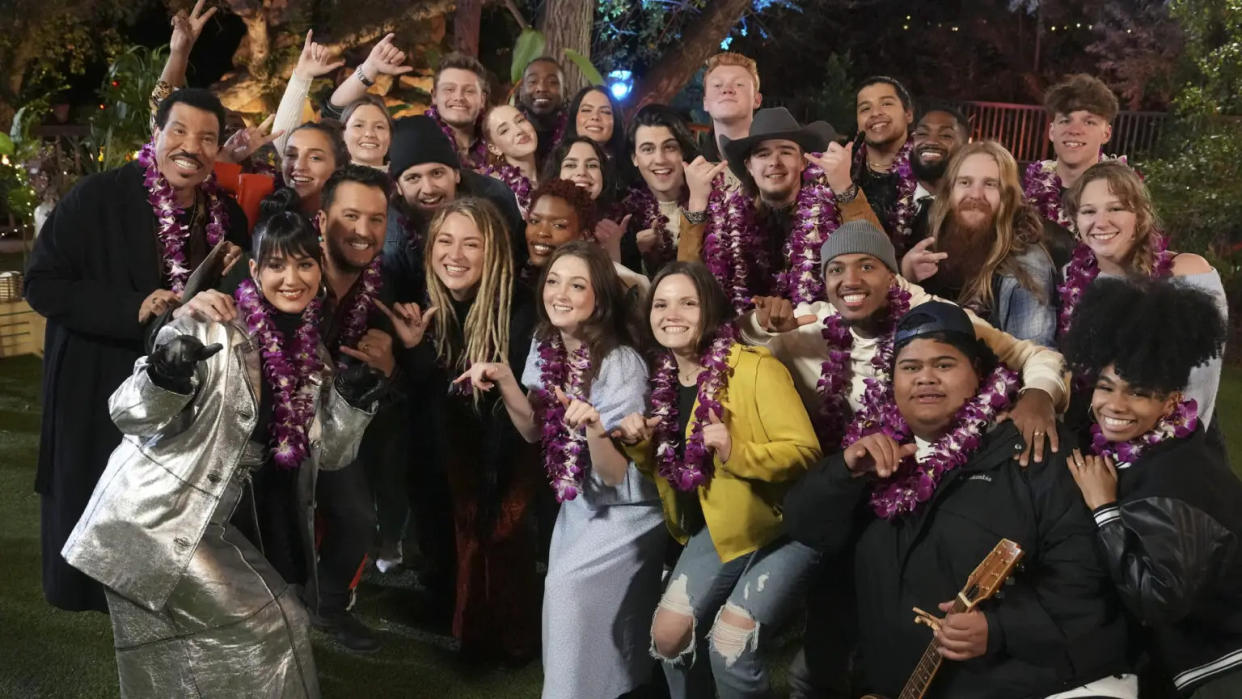 The original 'American Idol' top 26, with Beckett Rex in the back, pose with the judges during Final Judgment week. (Photo: Erin McCandless/ABC)