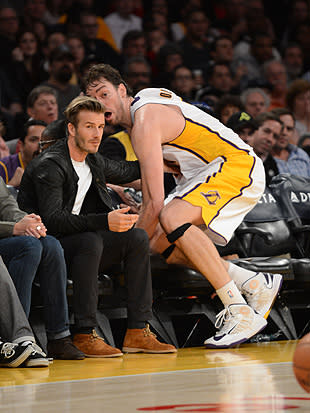 Kobe Bryant of the Los Angeles Lakers in the locker room, wearing the  News Photo - Getty Images