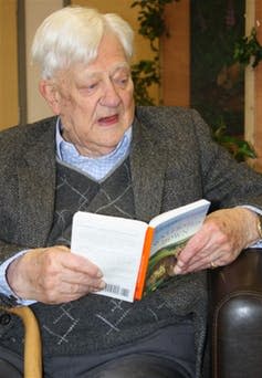 <span class="caption">Richard Adams reading from Watership Down.</span> <span class="attribution"><span class="source">Andrew Reeves-Hall</span>, <a class="link " href="http://creativecommons.org/licenses/by-sa/4.0/" rel="nofollow noopener" target="_blank" data-ylk="slk:CC BY-SA;elm:context_link;itc:0;sec:content-canvas">CC BY-SA</a></span>