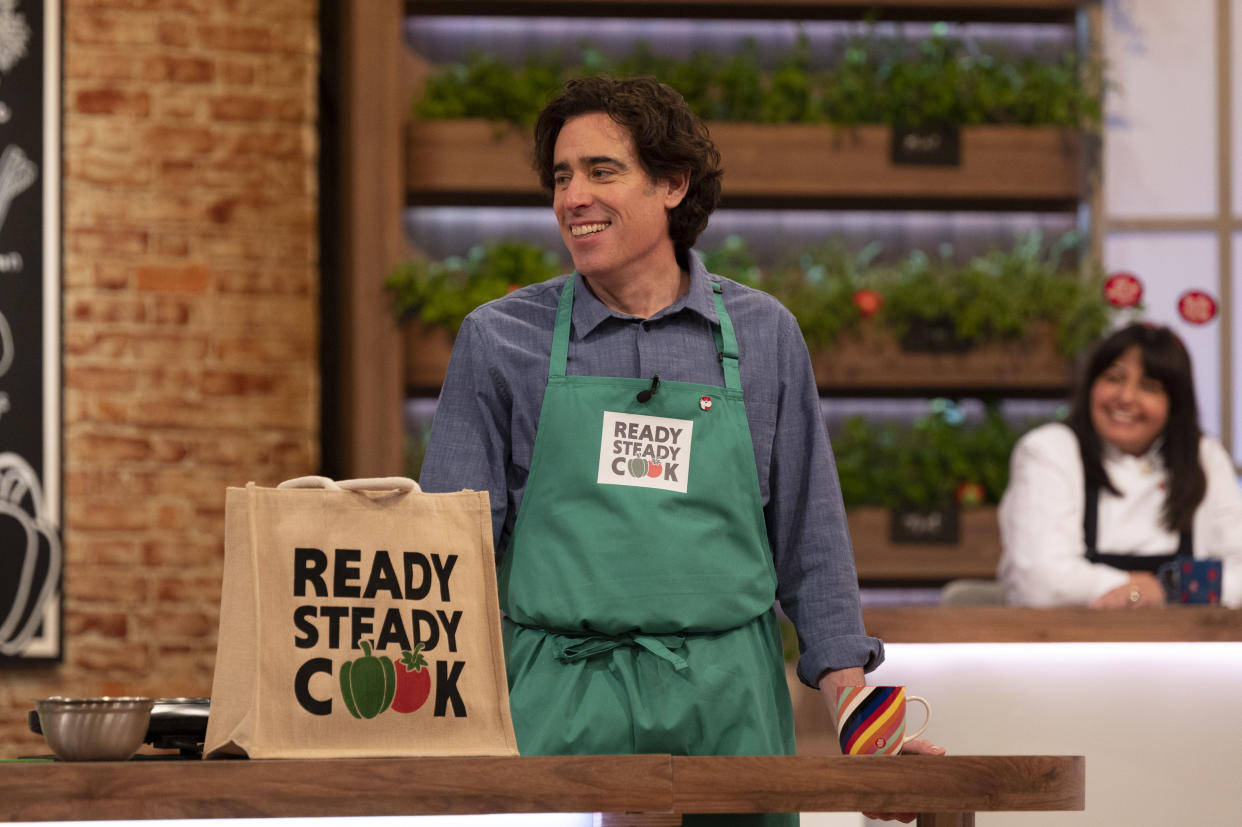 Stephen Mangan competes in Ready Steady Cook for Red Nose Day 2021. (BBC / Remarkable TV / Graeme Hunter)