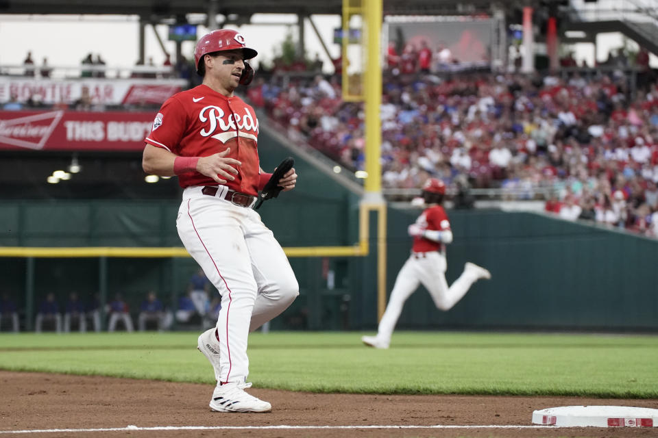 Cincinnati Reds' Spencer Steer runs to third base on a double by Elly De La Cruz, background, during the fourth inning of the team's baseball game against the Chicago Cubs, Saturday, Sept. 2, 2023, in Cincinnati. (AP Photo/Joshua A. Bickel)