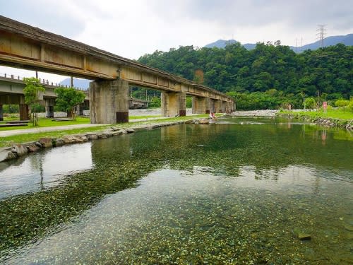 東岳湧泉是近期內相當受歡迎的消暑秘境。(圖片來源／農委會水土保持局）