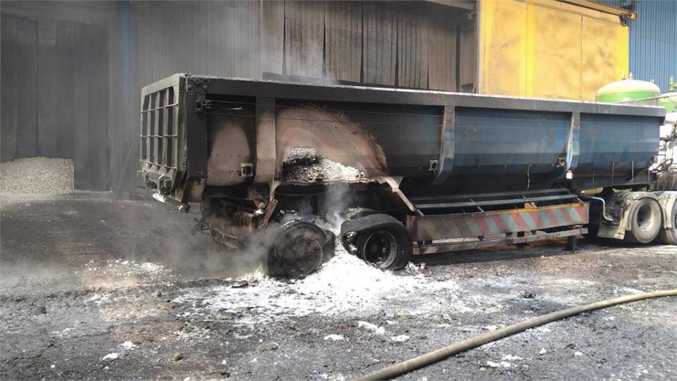 煉火地獄！台中豐興鋼鐵爐渣車爆炸  驚悚40秒影片公開