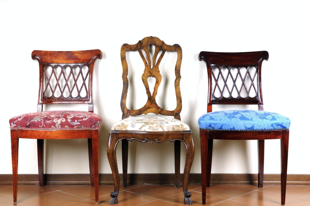 <span class="caption">With three claimants, which one should hold the governor's seat?</span> <span class="attribution"><a class="link " href="https://www.gettyimages.com/detail/photo/three-vintage-chairs-royalty-free-image/157559211" rel="nofollow noopener" target="_blank" data-ylk="slk:Lisa-Blue via Getty Images;elm:context_link;itc:0;sec:content-canvas">Lisa-Blue via Getty Images</a></span>