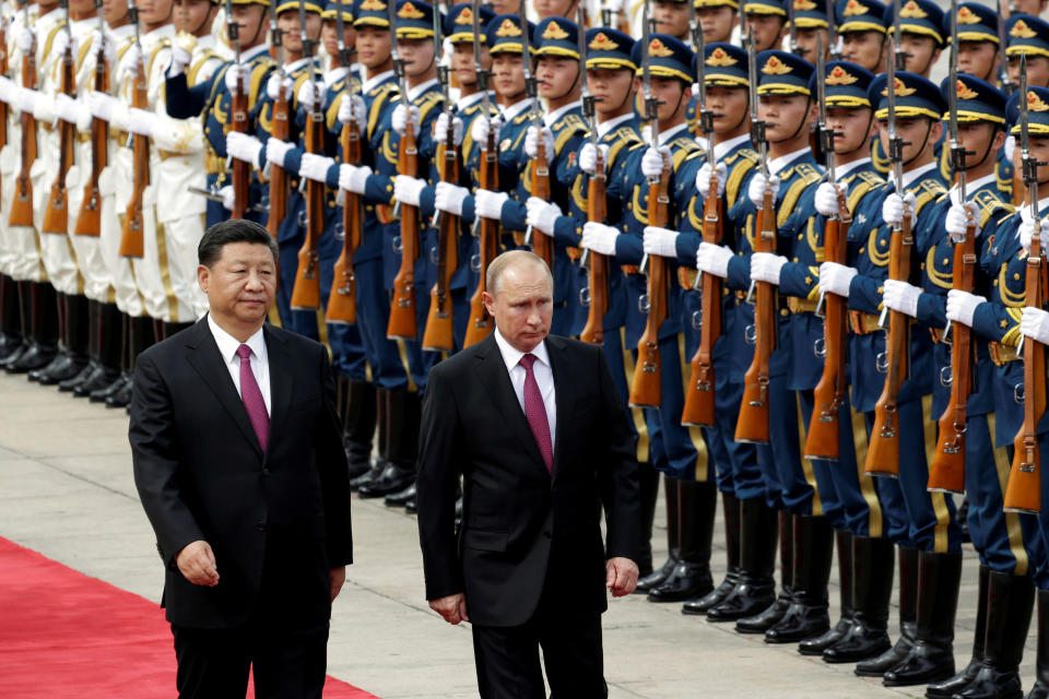 Chinese President Xi Jinping and Russian President Vladimir Putin attend a welcome ceremony outside the Great Hall of the People in Beijing, China June 8, 2018. 