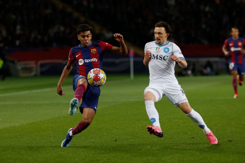 Barcellona's Lamine Yamal and Napoli's Mario Rui battle for the ball during the UEFA Champions League Round of 16, second leg soccer match between Barcelona and Napoli at the Estadio Olimpic Lluis Companys. Ciro De Luca/ZUMA Press Wire/dpa