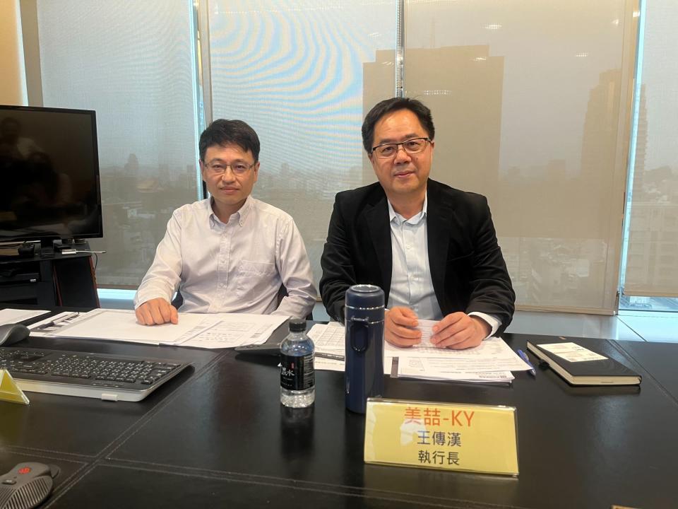 美喆-KY執行長王傳漢(右)表示，公司營運已正式走出谷底，未來有望重返集團過往獲利水準。（美喆提供）