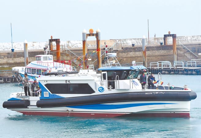 打造澎湖白沙鄉3離島交通網，首艘交通船「大倉號」首航上路。（陳可文攝）