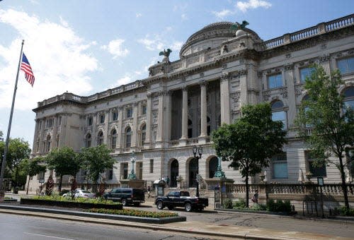 Milwaukee's Central Library has free tours.