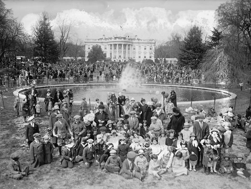 People around White House fountain