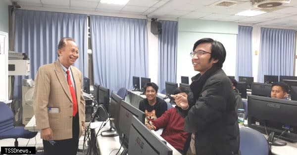 崑山科大配合官方政策開設「印尼二技2+i專班」，學生與印尼科研高教部做心得分享。（記者李嘉祥攝）