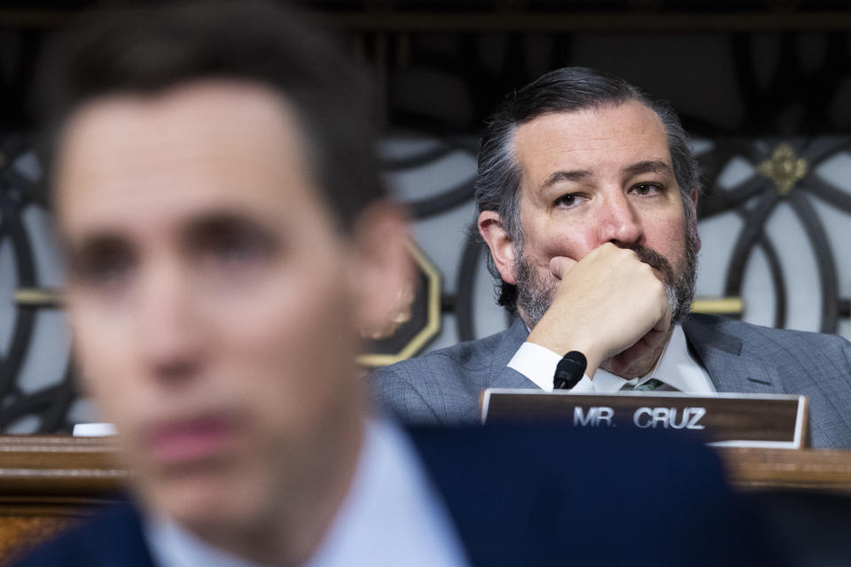 Ted Cruz, right, and Josh Hawley